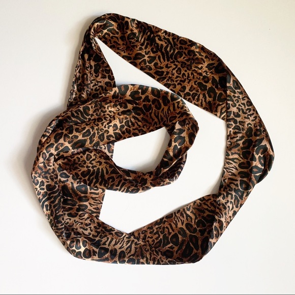 Leopard print silk scarf - Picture 2 of 5